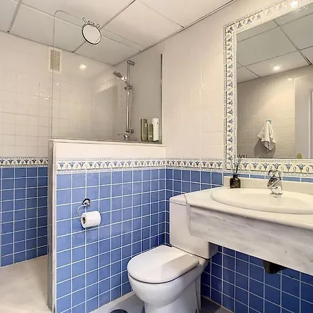 Great Apt Only 200 Mts From The Beach! * Marbella