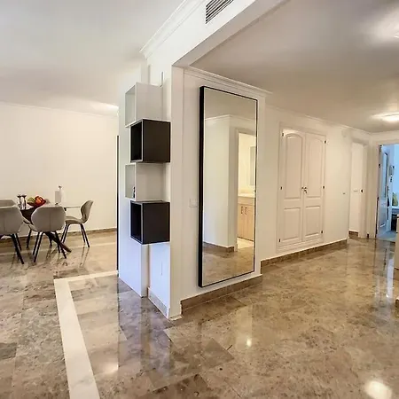 Great Apt Only 200 Mts From The Beach! * Marbella