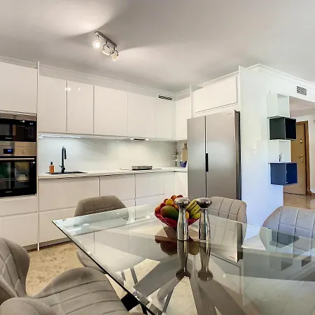 Great Apt Only 200 Mts From The Beach! * Marbella
